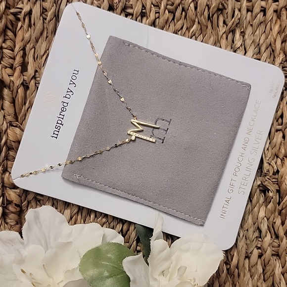 🎁M initial necklace - Picture 2 of 4
